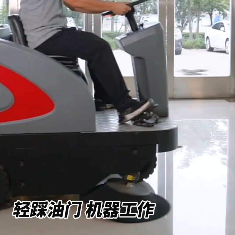 揚子S5電動掃地機使用步驟一檢查開關