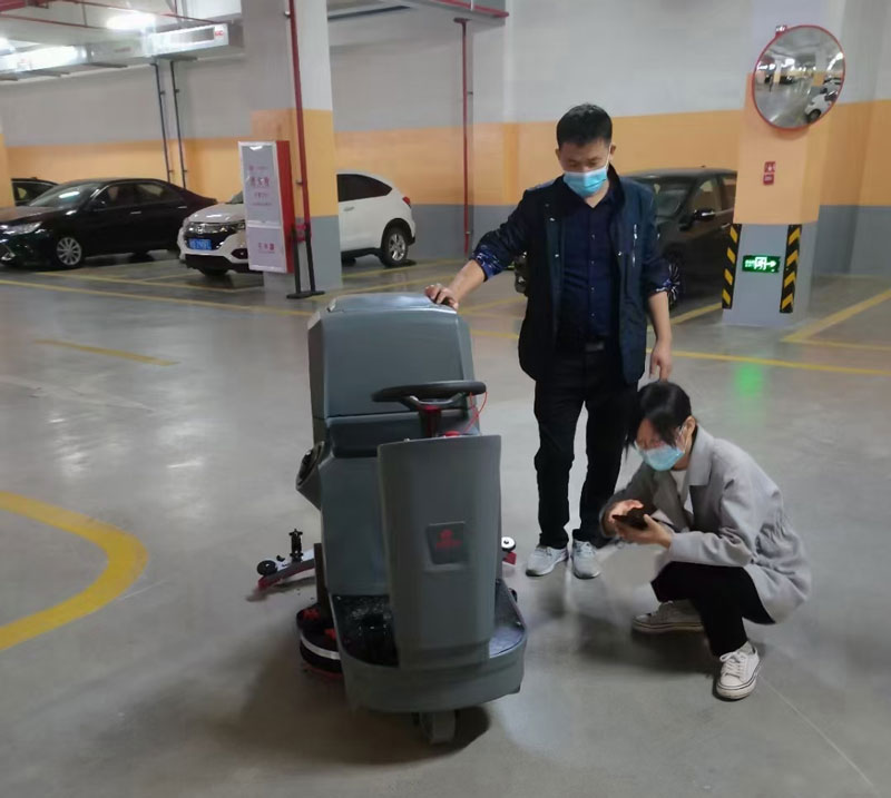 為您的設施尋找停車場清掃機