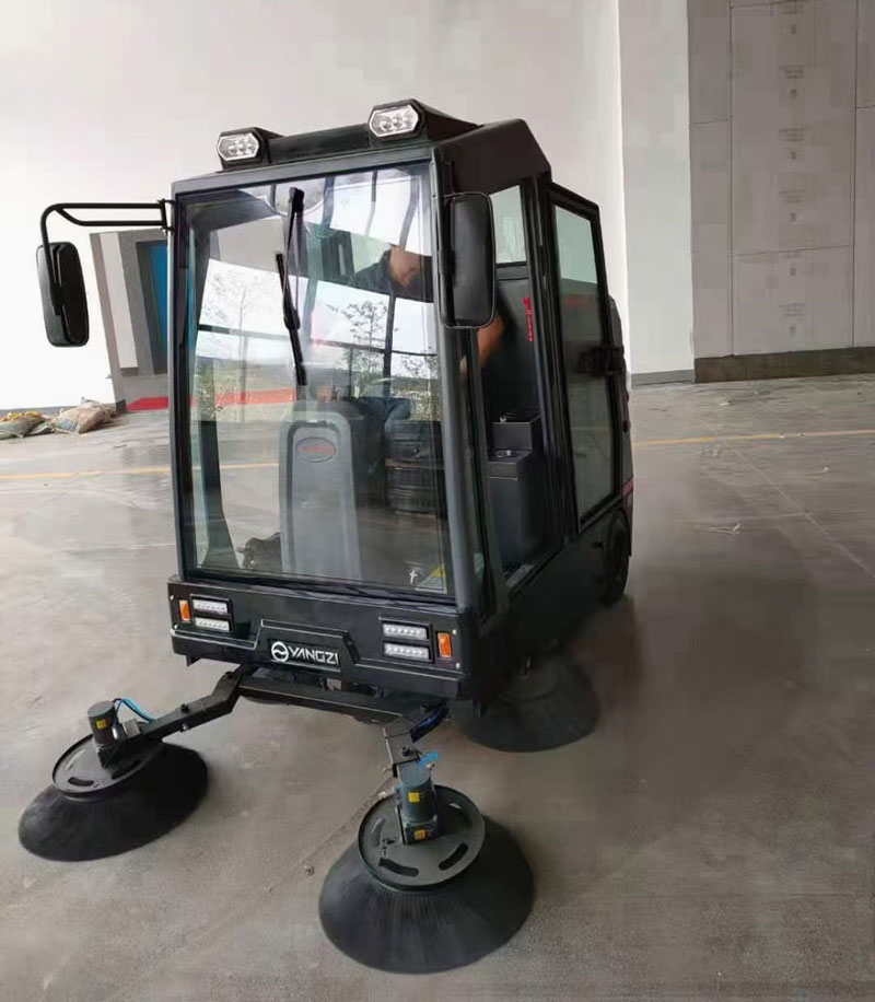 電動(dòng)掃地車在物業(yè)公司使用有哪些優(yōu)勢(shì)