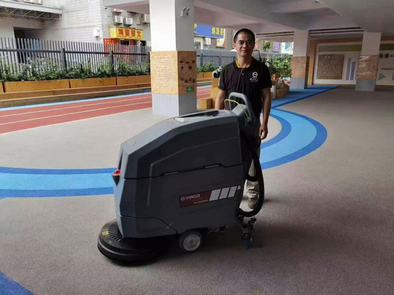 商業(yè)室內(nèi)清潔應(yīng)使用洗地機(jī)的3個(gè)理由