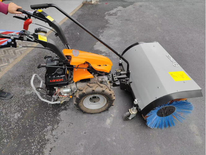 立冬剛過，小型掃雪機(jī)來了