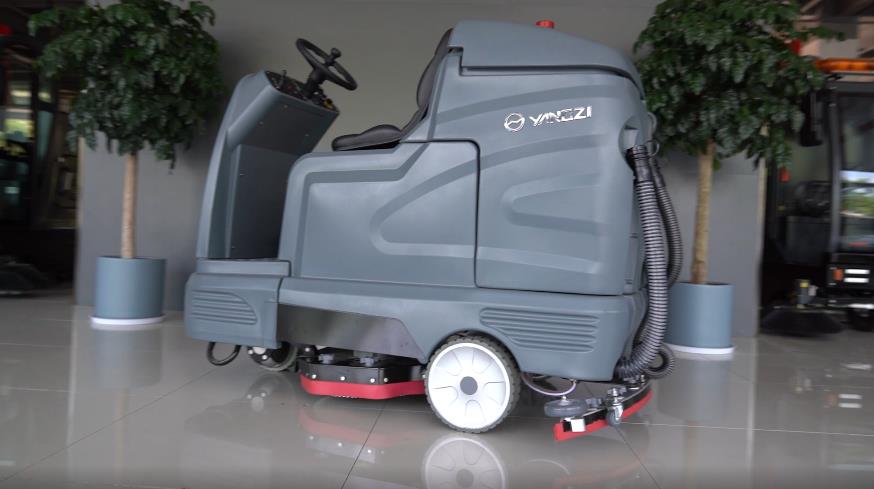 冬季寒冷天氣使用洗地機(jī)需要注意的事項