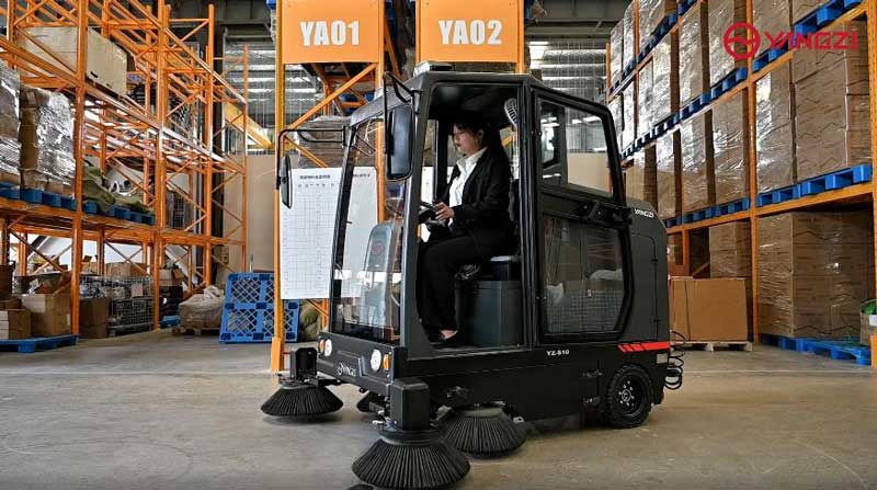 電動清掃車縮短了清掃時間，為公司節(jié)省了成本！