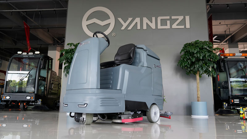 購(gòu)買(mǎi)駕駛式洗地機(jī)時(shí)要注意的八件事