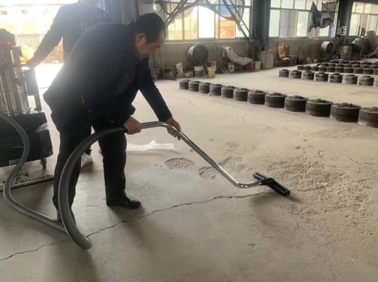 工業級別吸塵器