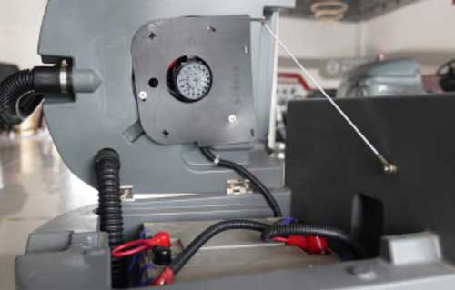 掃地車電機經常燒壞，保險絲反而沒燒